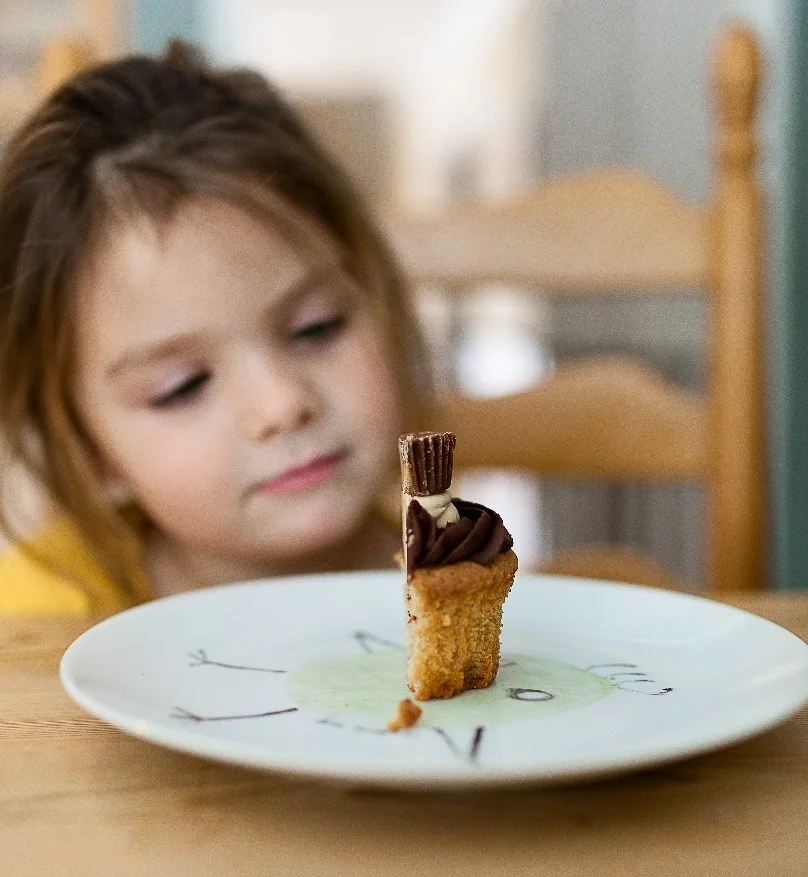 girl-cake-danielle-macinnes-66245.jpg