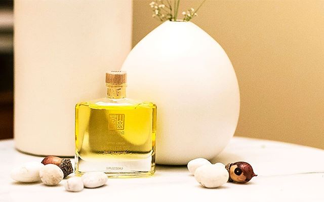What sets high-end skincare products apart from other brands in terms of quality and price? A lot of the time, the secret is none other than camellia oil. Rich in Polyphenols, Camellia Saponin, Squalene and other key trace elements, organic camellia 