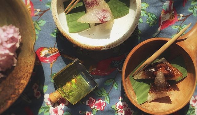 Zongzi with crystal clear skin, soft and smooth filling complimenting each other perfectly as exquisite as a piece of artwork 🍙🎋
.
.
.
#duanwufestival #zongzi #camellia #cameliaoil #healthyfood #healthylifestyle #yumyum #chinesefoodie #asianfestiva