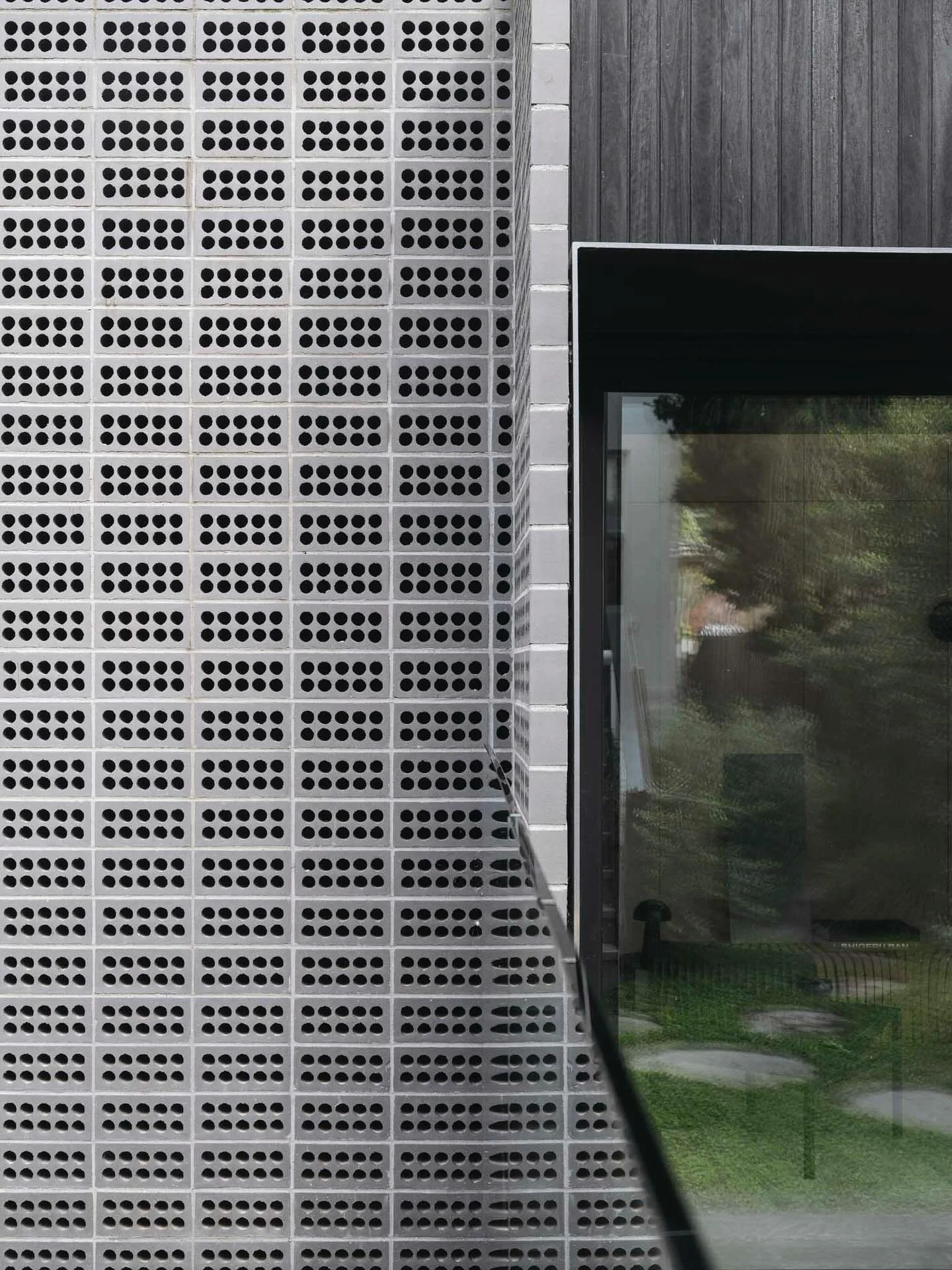 Introducing our latest project Sidebrick Studio. The Japanese inspired pool house where all modern day building methods were challenged. 
&bull;
&bull;
&bull;
@luisgomezsiu 
@tfadtomferguson 
@zimmermanengineers