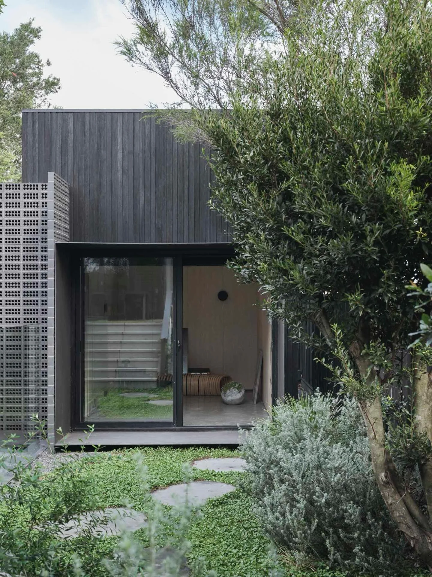 Introducing our latest project Sidebrick Studio. The Japanese inspired pool house where all modern day building methods were challenged. 
&bull;
&bull;
&bull;
@luisgomezsiu 
@tfadtomferguson 
@zimmermanengineers