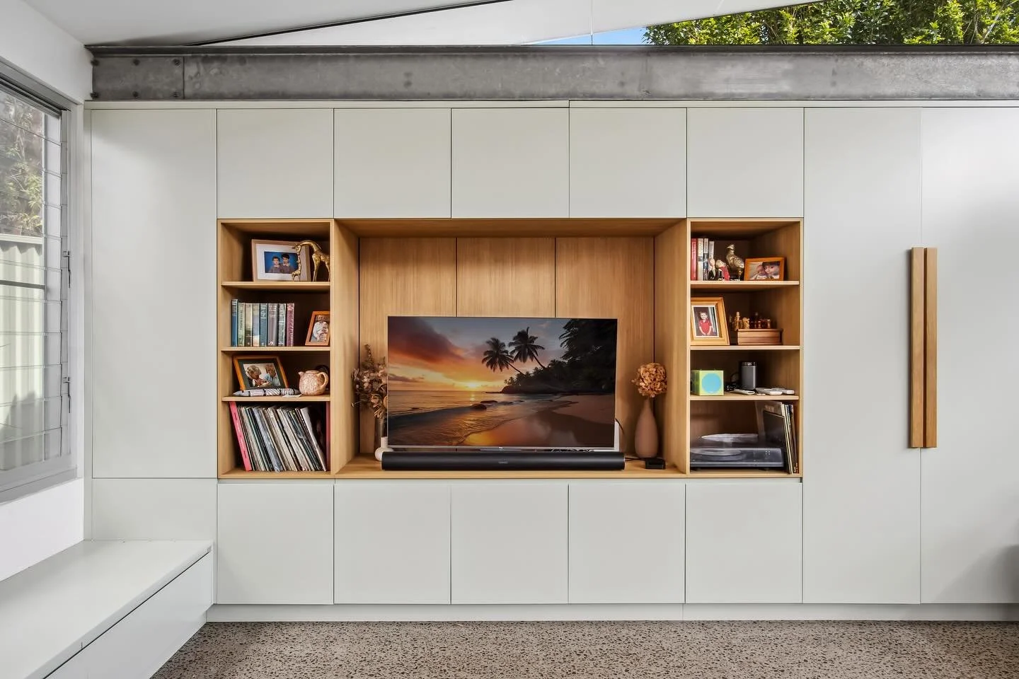 A portrait of greenery within highlight glazing captivating the audience at project Kogarah. 
&bull;
&bull;
&bull;
#landscapelover