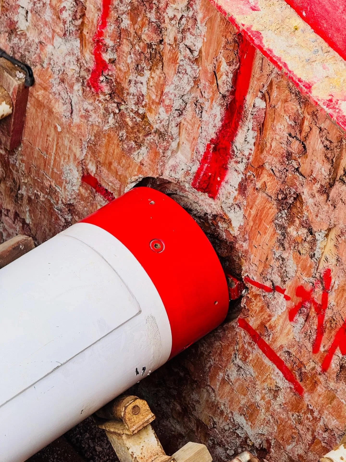 Did you know we complete specialty works? 

Here we are delivering complex infrastructure to assist with the future needs of a new multi dwelling development by means of directional tunnel boring. The method used will minimise disruption to neighbour