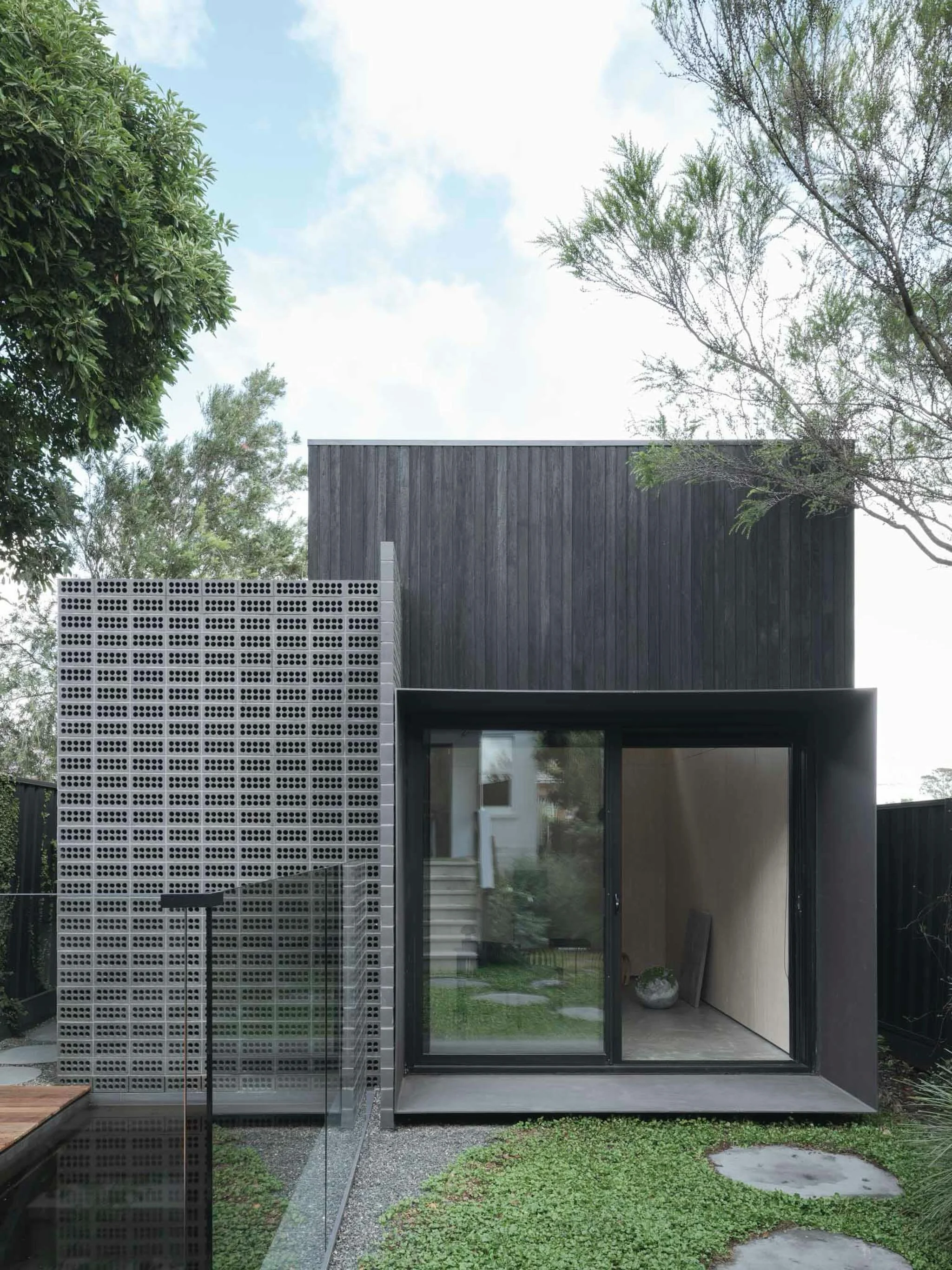 The Japanese inspired pool house where all modern day building methods were challenged. 
&bull;
&bull;
&bull;
@luisgomezsiu 
@tfadtomferguson 
@zimmermanengineers