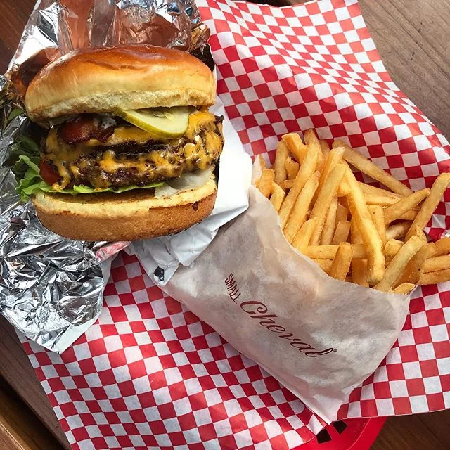 This is all I want today. Anyone else have mad cravings when they&rsquo;re sick? 🤧 #VENTURELIKEME #burgers #fries #humpday
