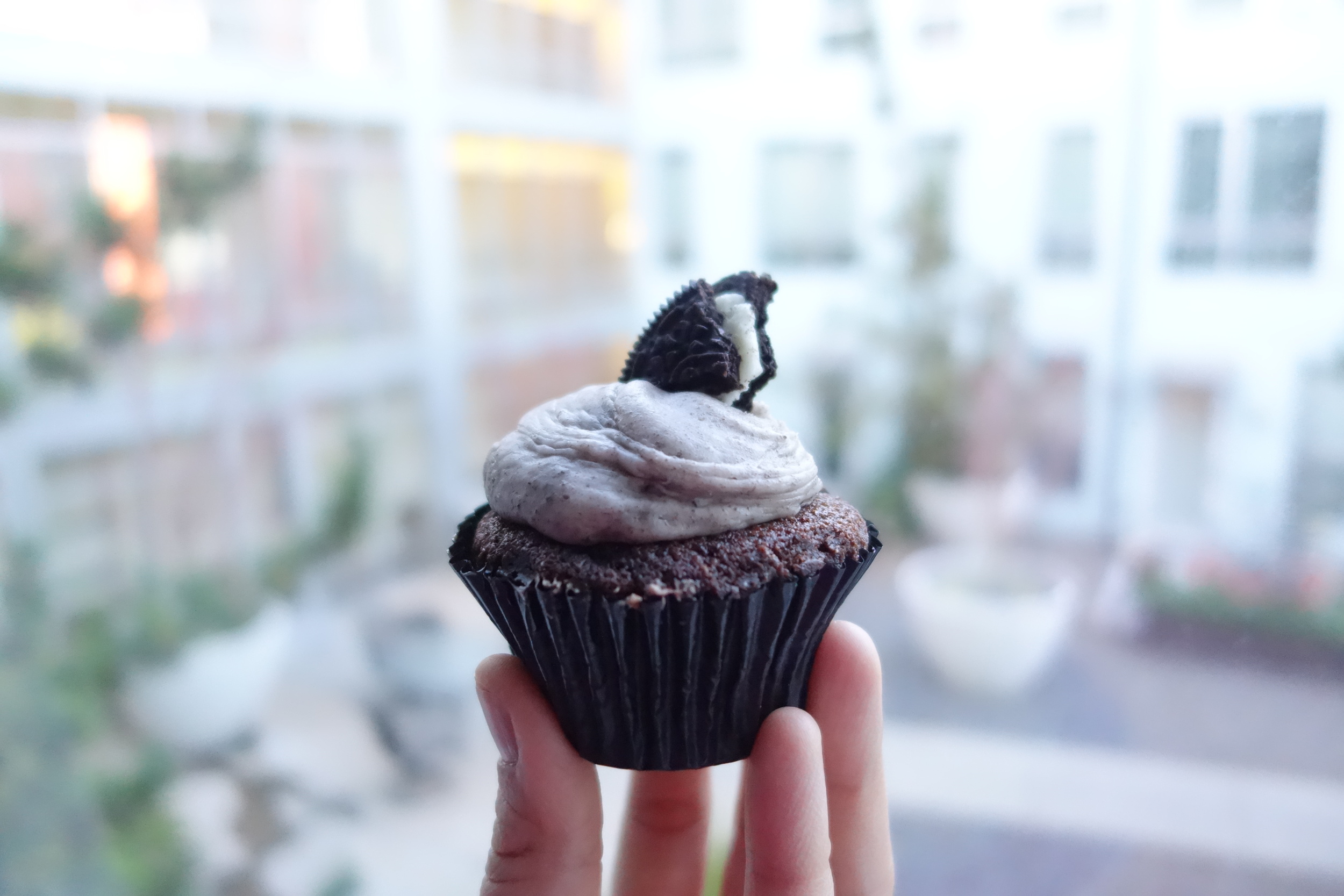 Cookies n' Cream Cupcake by We The Minis.