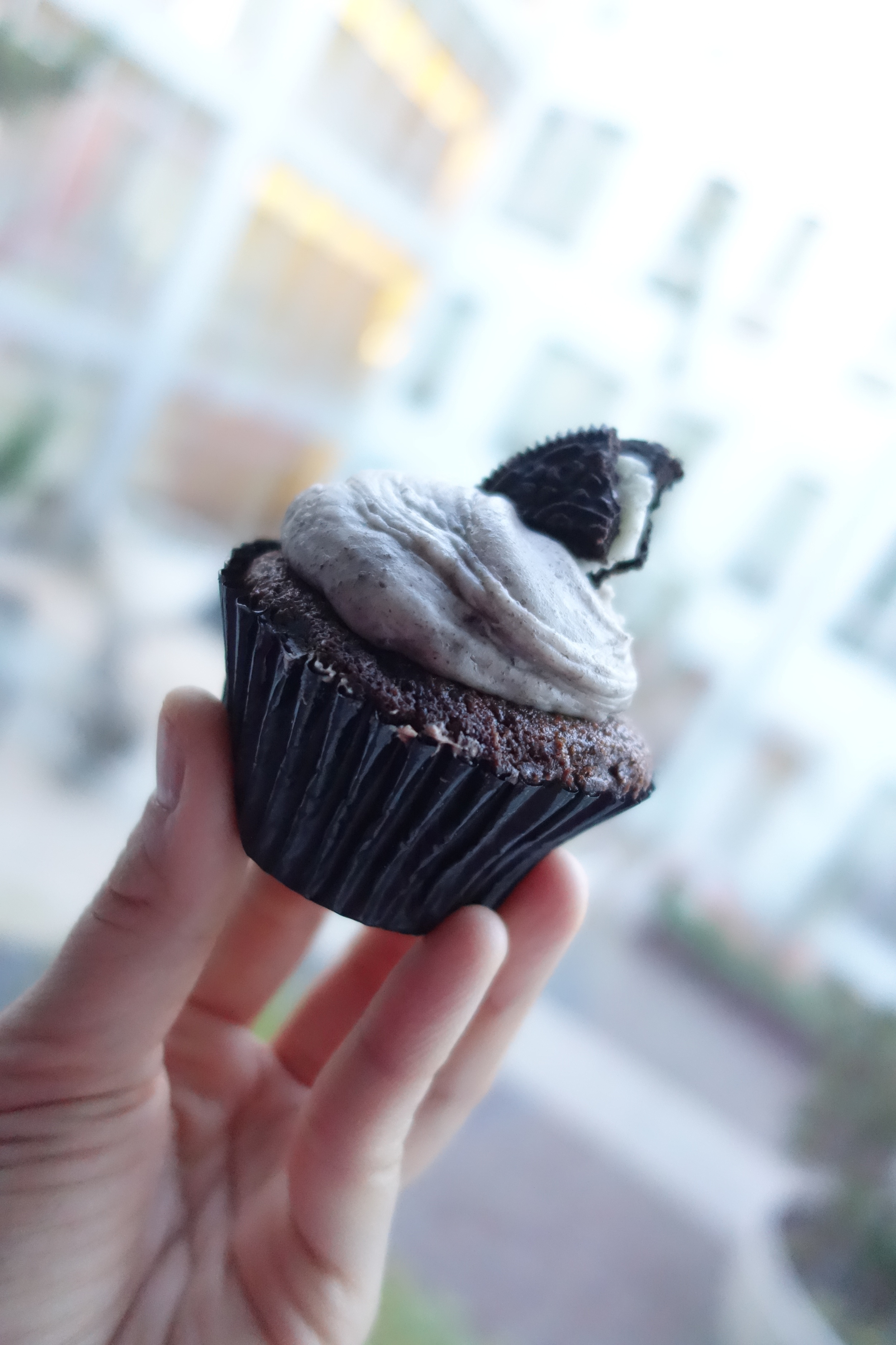 Cookies n' Cream Cupcake by We The Minis.