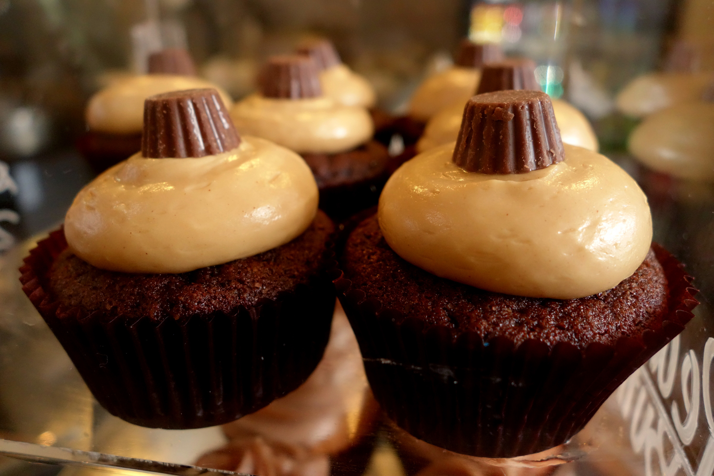 Peanut Butter Cup Cupcakes by We The Minis at Taiwan Bento.