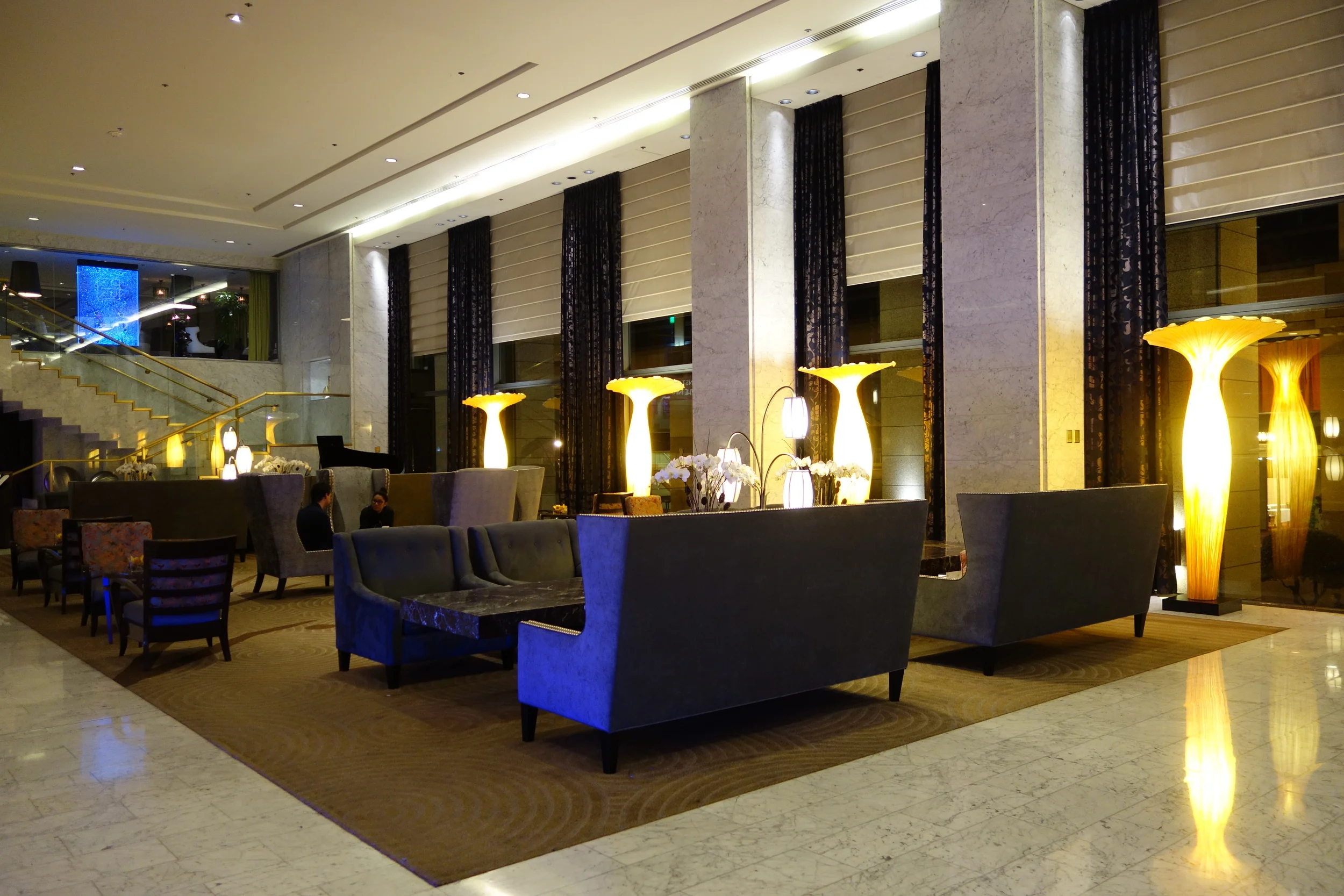 Lobby that leads to Anzu Restaurant and Bar inside Hotel Nikko.