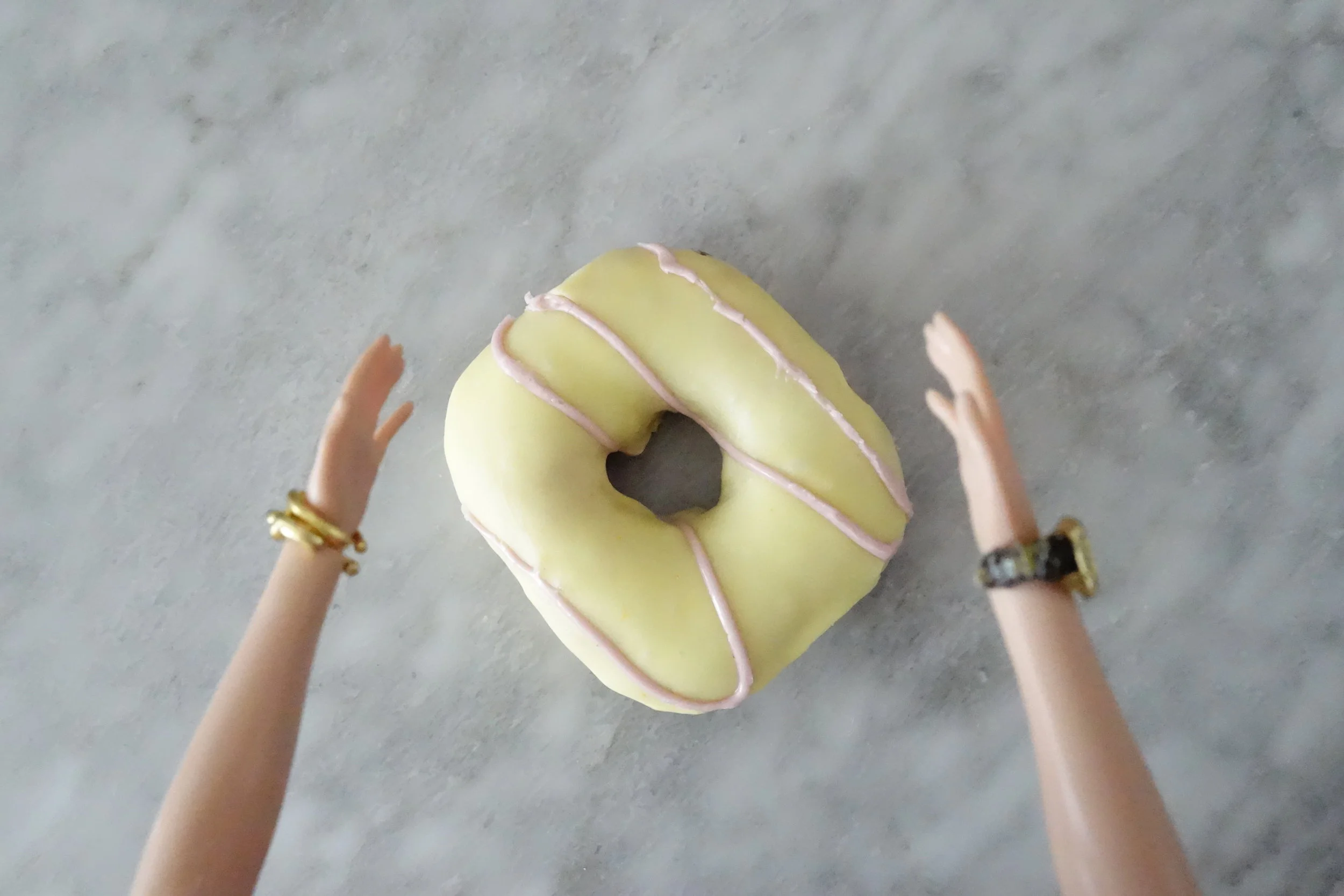 @AsianBarbieLife's Vraievie with a glow-in-the-dark donut by Psycho Donuts.
