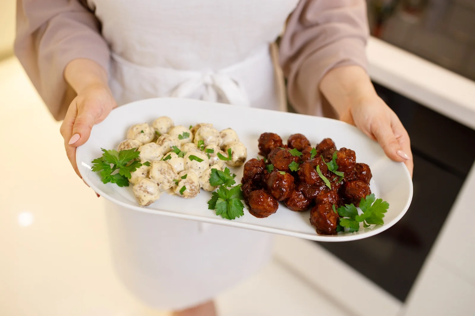 Minilihapullat kahdella kastikkeella