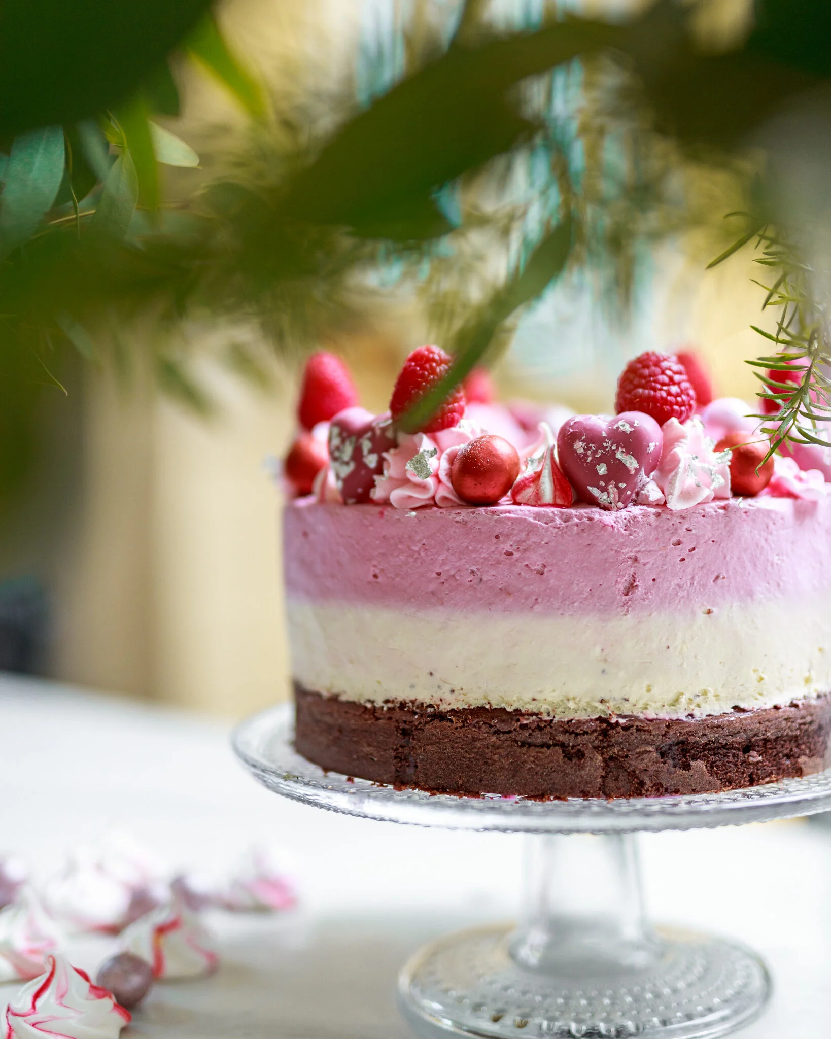 Valkosuklaa-vadelmakakku