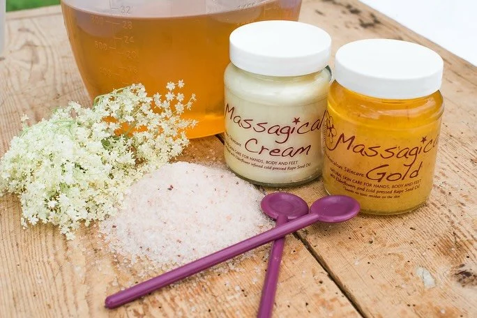 Massagical Gold and Massagical Cream - the ultimate pairing for healthy soft hands. 🤝🏽

Exfoliate dry skin with Massagical Gold Scrub, rinse and dry hands, then massage in a small amount of cream to lock in the moisture. 🔒 

I recommend using the 
