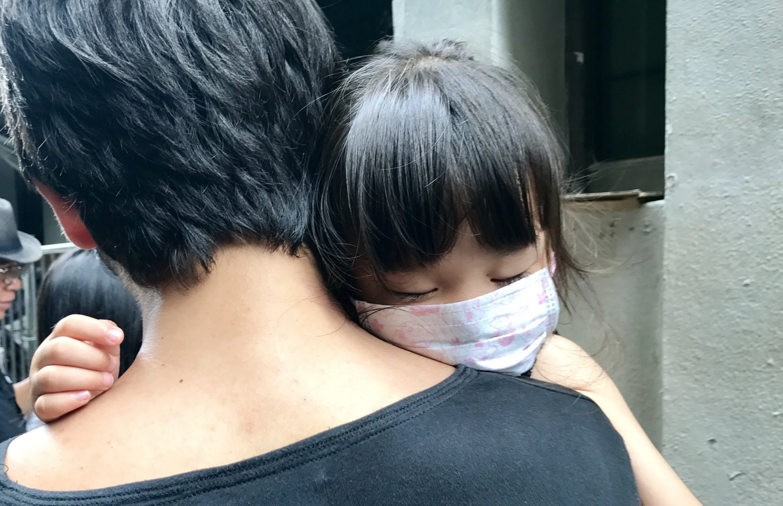 sleeping_kid_smogmask.jpg