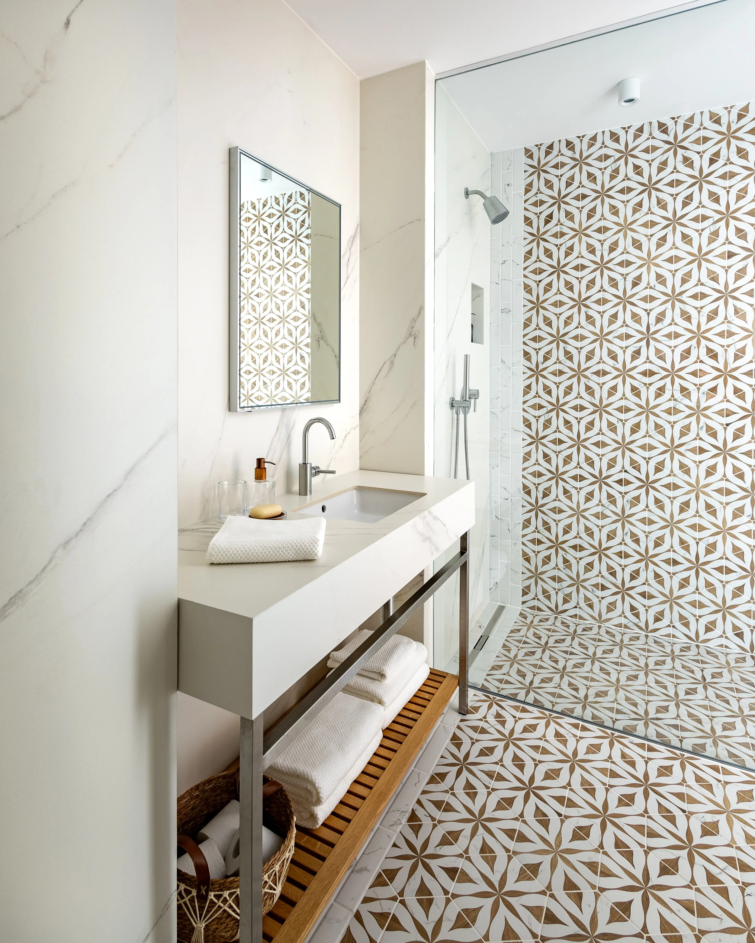 02 Bathroom IMG_5817-HDR-1.jpg