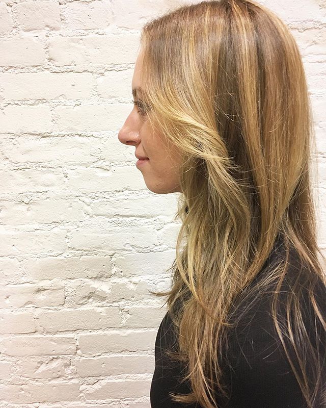 Stay warm with a cool hair! #hoyuusa #hairsalon #japanesehairsalon #hair #haircolor #longhair #blowdry #blowout #hairdye #balayage #highlights #haircut #haircutsforwomen #wella #redken #greenwichvillage #westvillage #nyc #ny