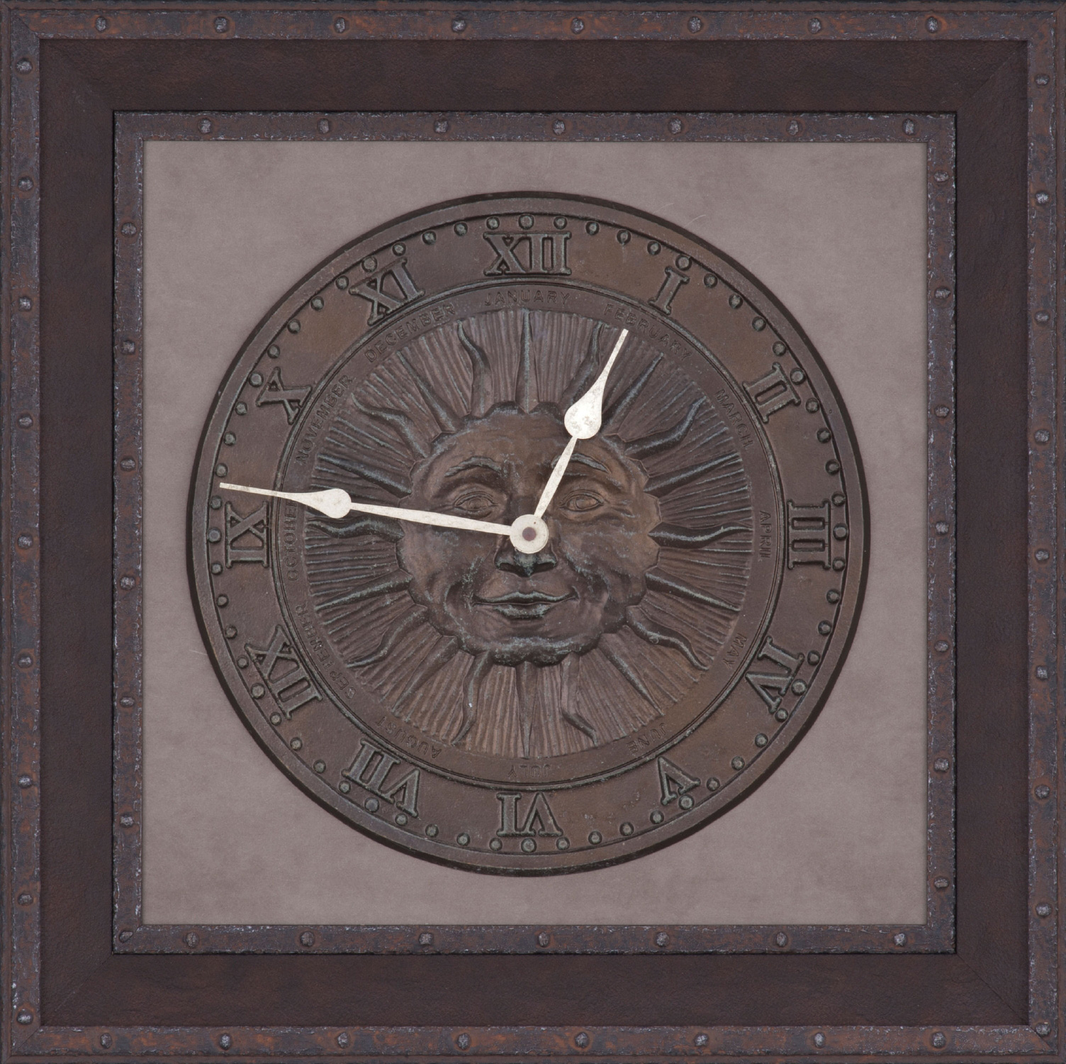Framing-Timeclock in double frame.