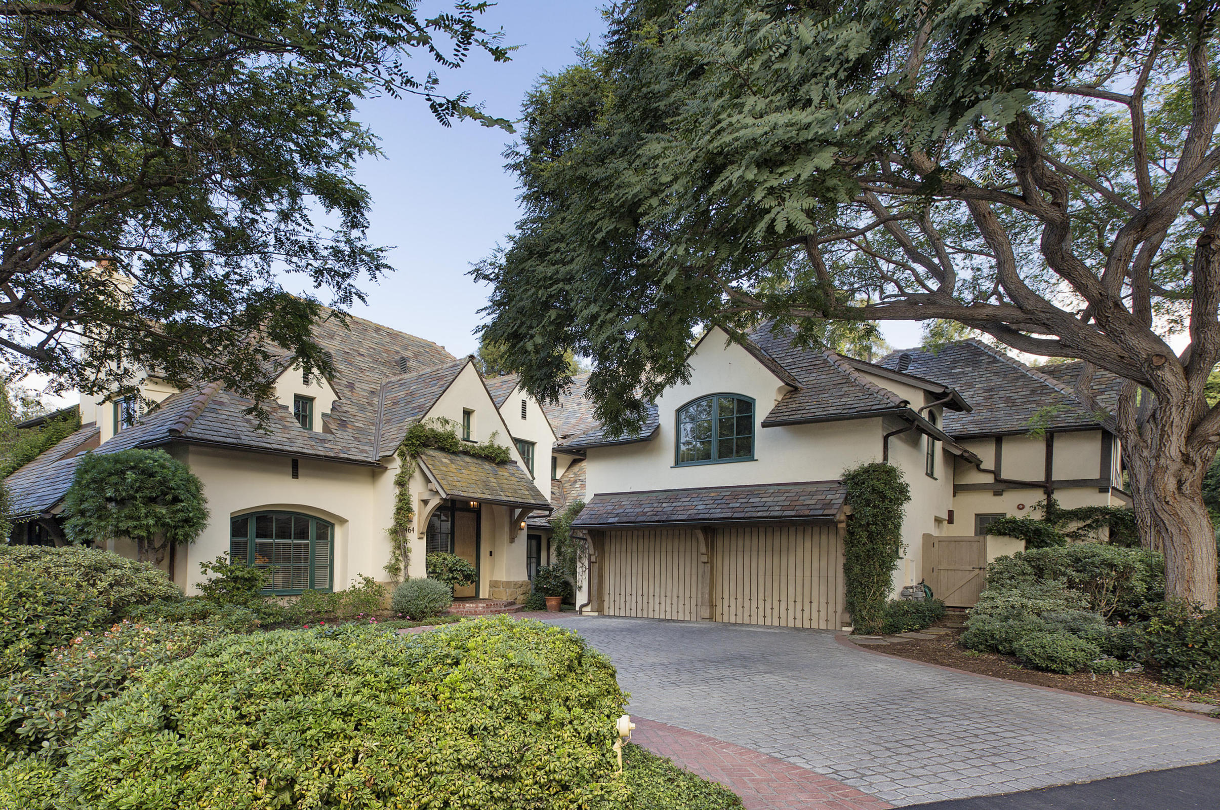 A charming Sea Meadow home on Bonnymede sold for $4,075,500 (listed by Harry Kolb of Sotheby’s and Gayle Lofthus of Village Properties, sold by Mitchell Morehart of Compass)