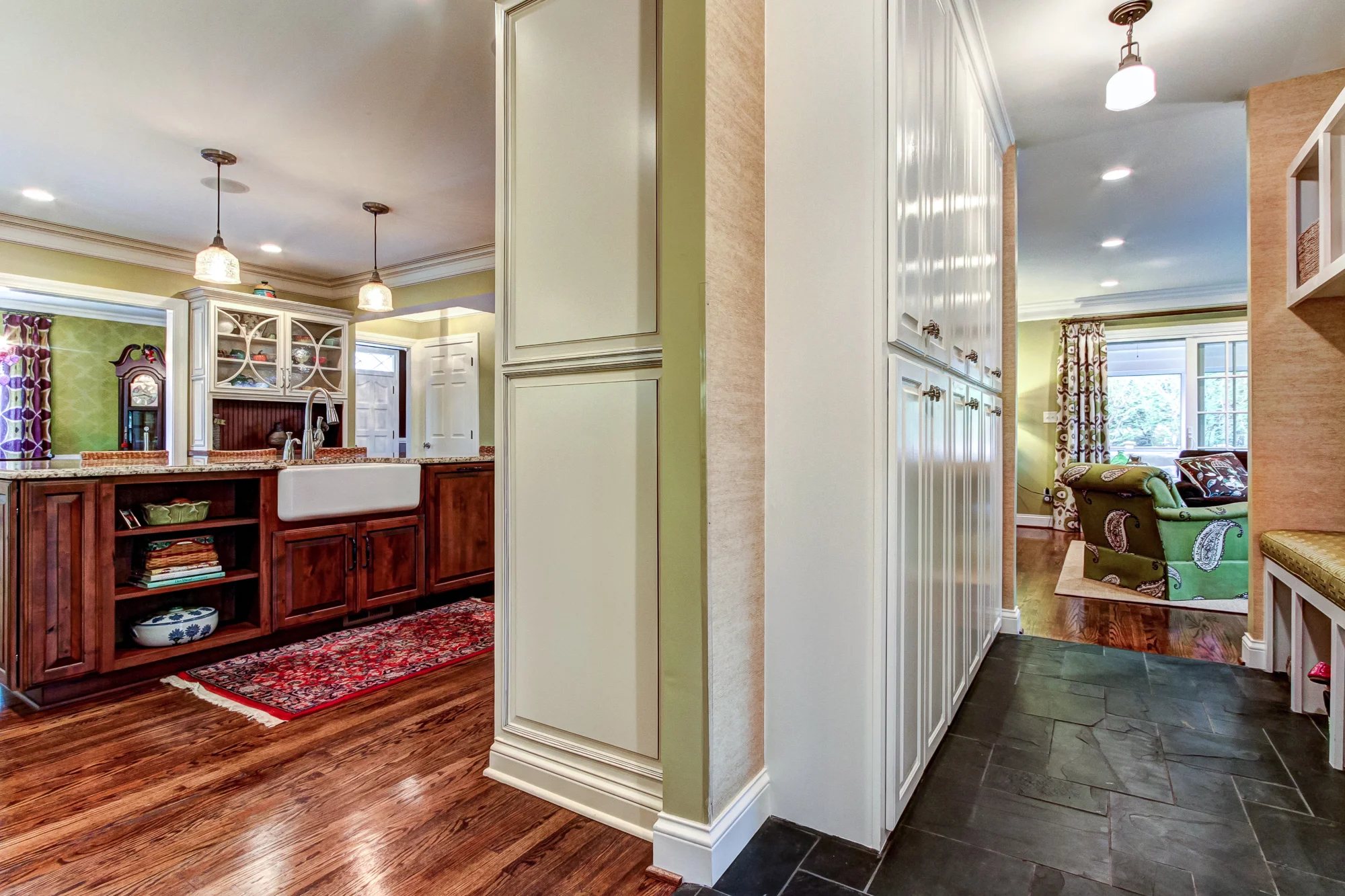 RealTourCast-Ramage-Cliffwood-Renovation (22 of 30).jpg