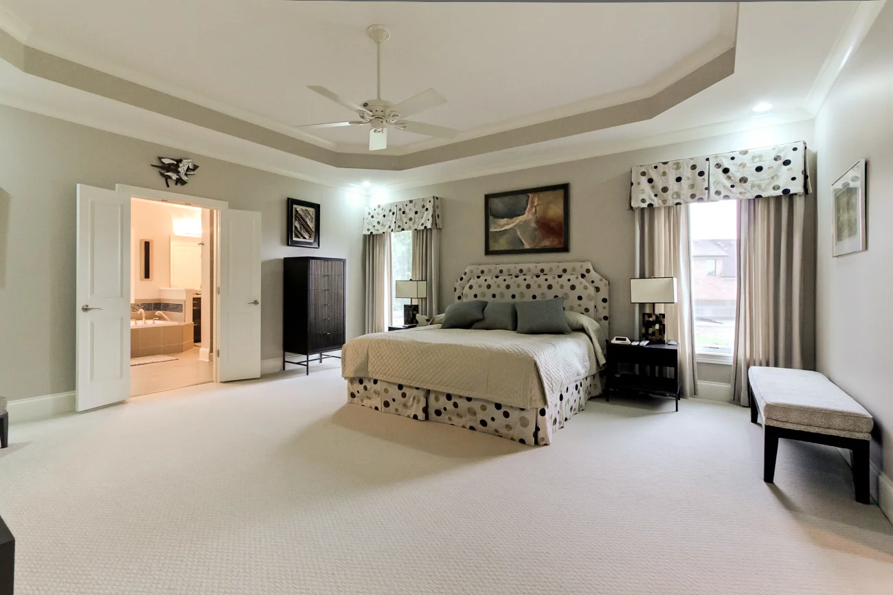 RealTourCast_Ramage_SpiegelInterior (13 of 23).jpg
