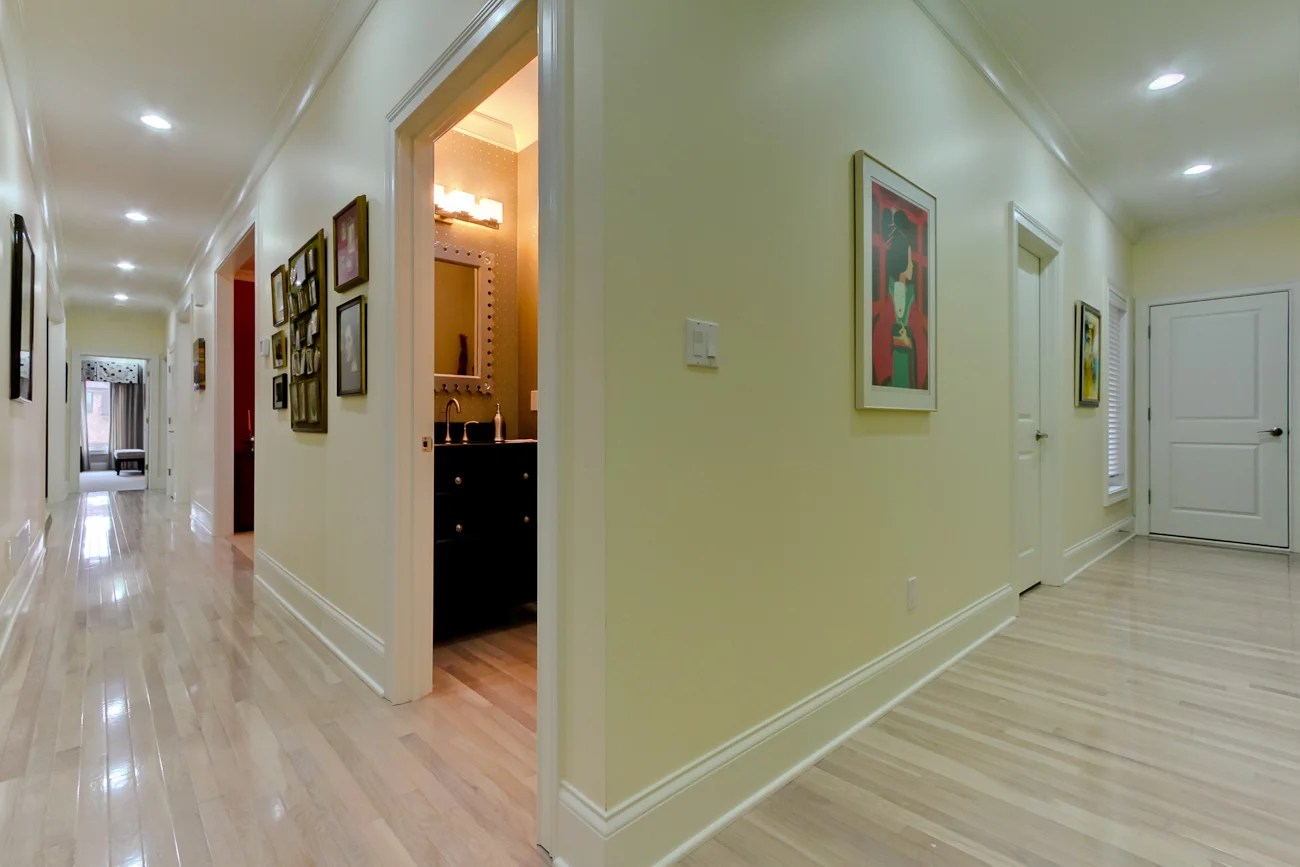RealTourCast_Ramage_SpiegelInterior (9 of 23).jpg