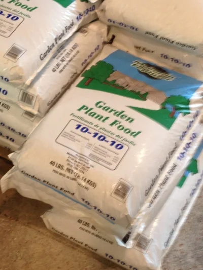 Hopefully this fertilizer will do the trick a nd jump start the corn and watermelon!!! 