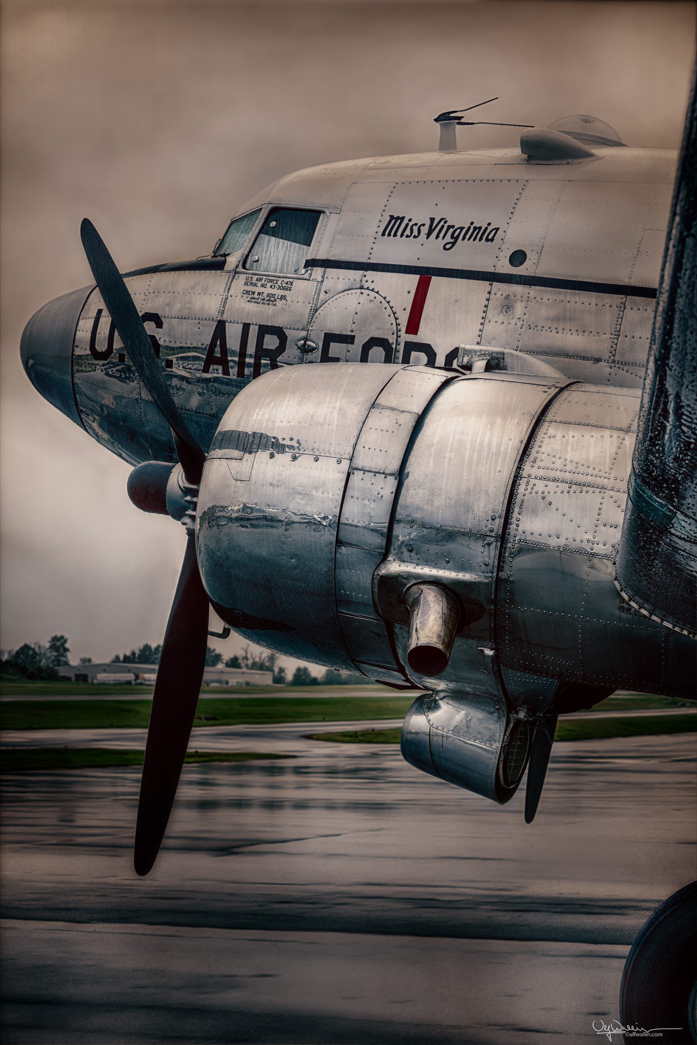 Douglas C-47 Skytrain "Miss Virginia" (N47E)