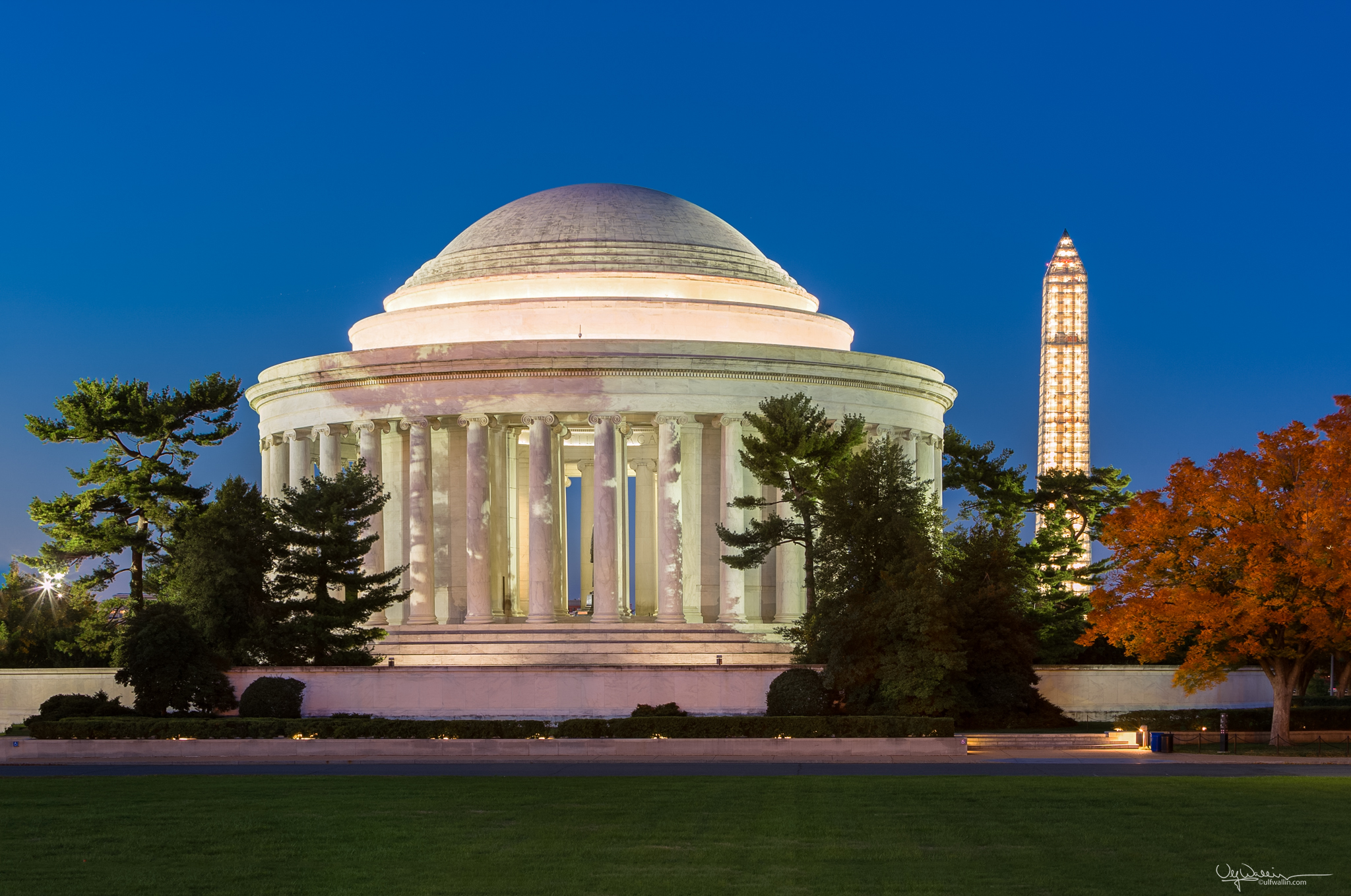 Jefferson Memorial and Washington Monument