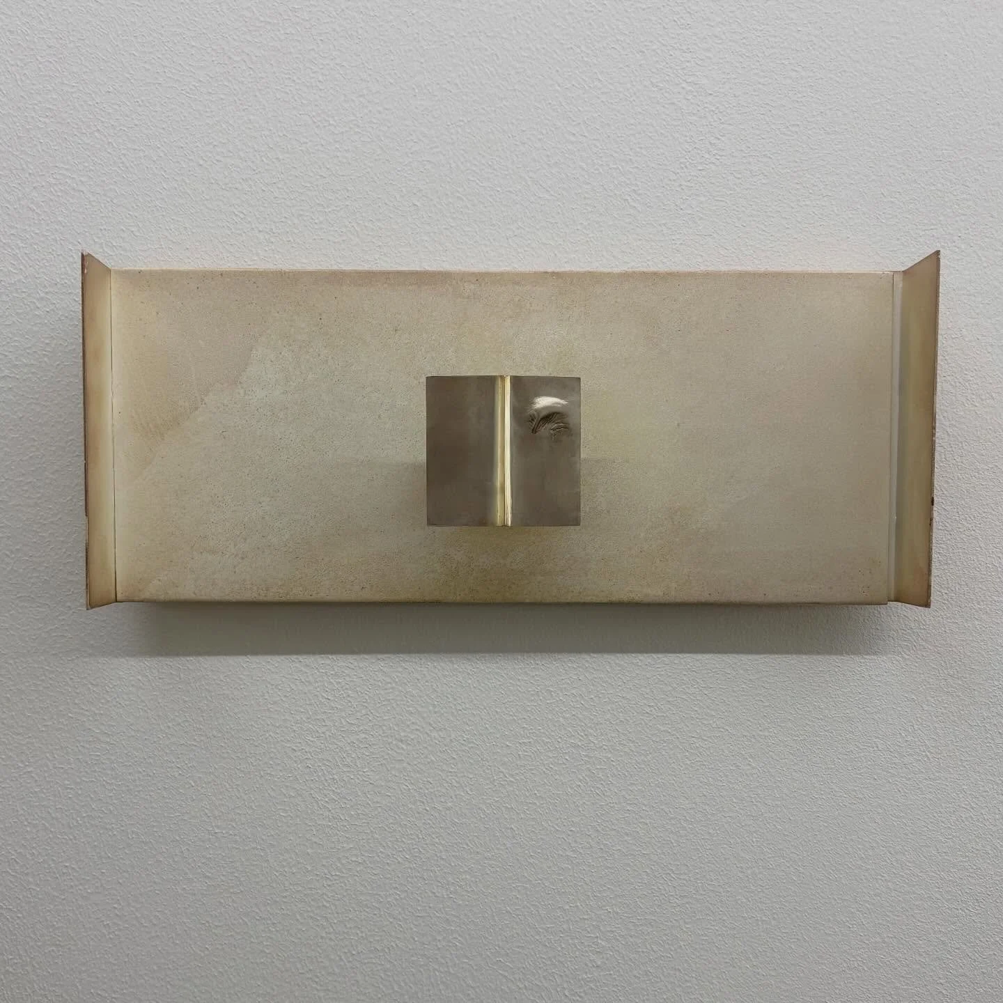 After twelve editions in Paris, the Paris Internationale fair has expanded to Milan.  The inaugural edition of Paris Internationale Milano  runs through April 21, so those of you arriving in town for Salone can still catch the fair. A few things we s