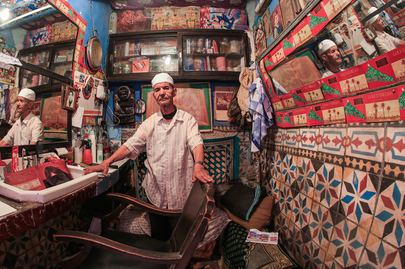 Retrato pós-corte de cabelo e pós dividir um daqueles romãs gigantões que a gente encontra no Marrocos.