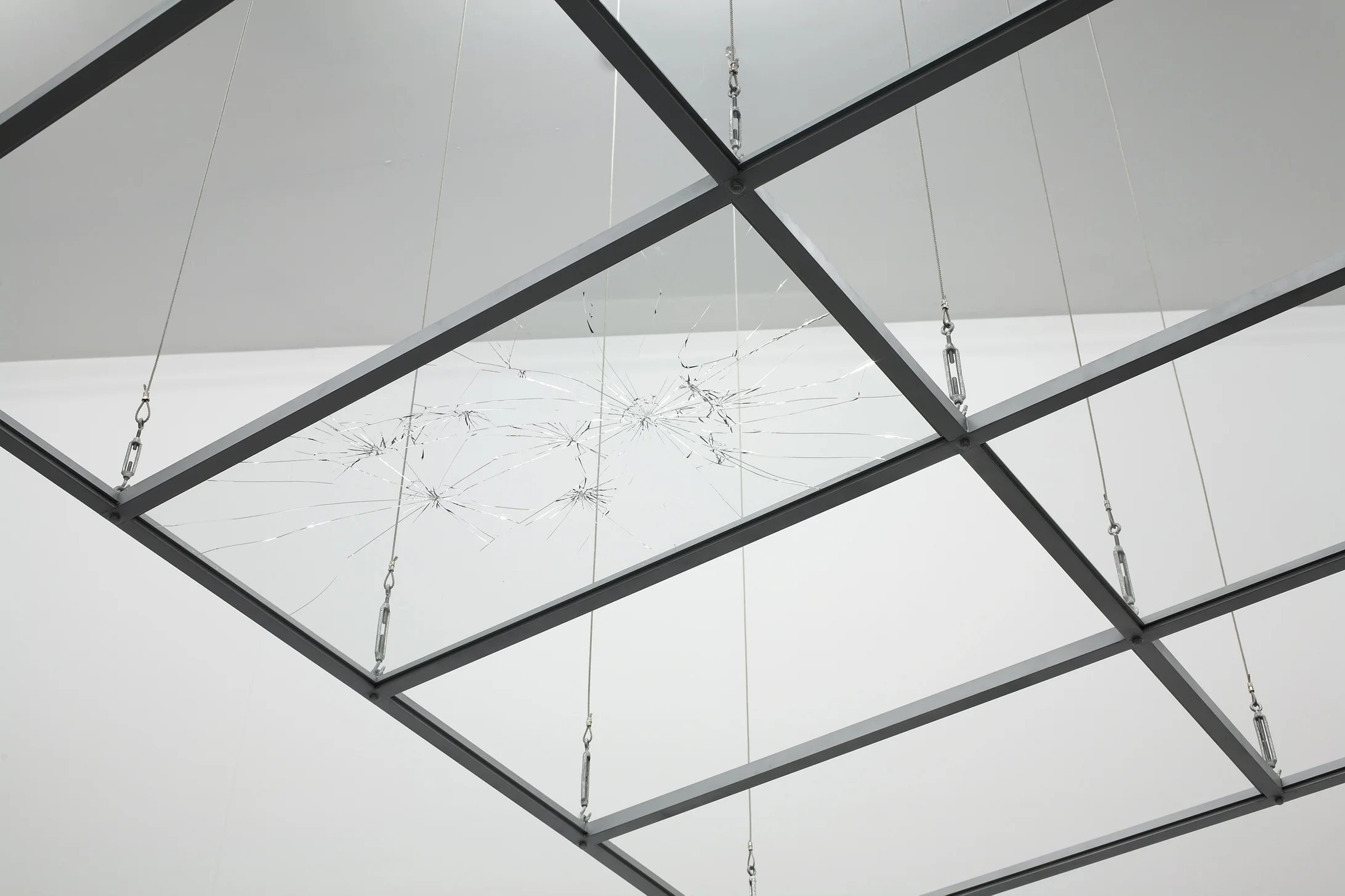 2009 Steel, aluminum and laminated glass