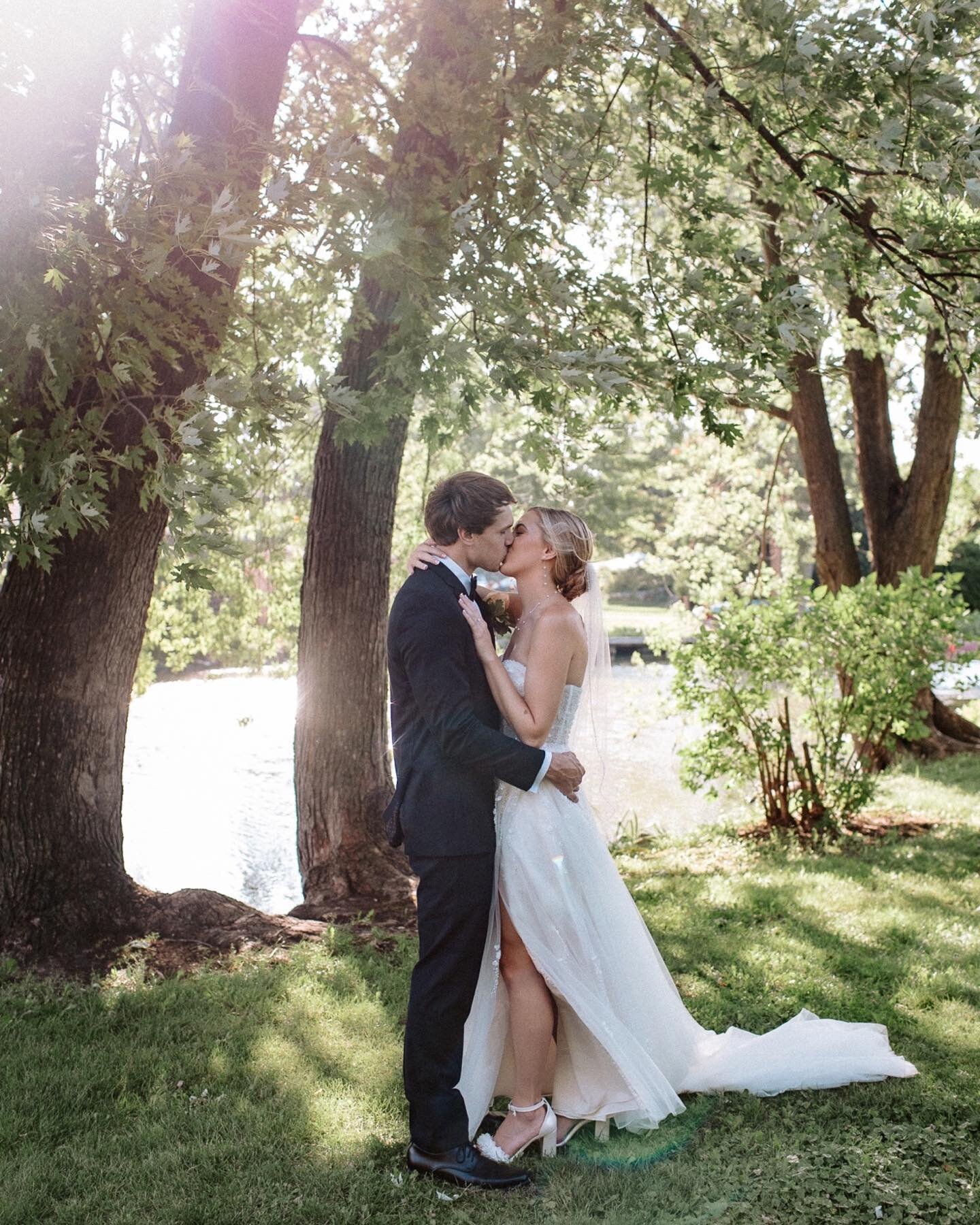 Congratulations Lydia and Michael!

Omg that last slide 🥺❤️

I got to shoot at the historic @hotelretlaw (didn&rsquo;t see any ghosts though!) It is absolutely gorgeous.

@lyd.chemer 
🏨 @hotelretlaw 
💐Flowers &amp; leaves
🎶Brandon&rsquo;s Enterta