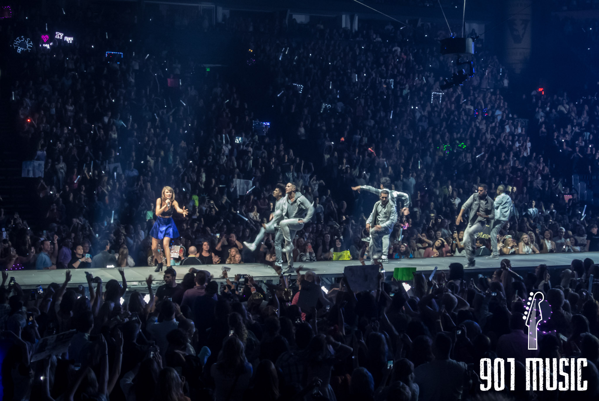Photo credit: @NathanArmstrong via point & shoot camera from seat.