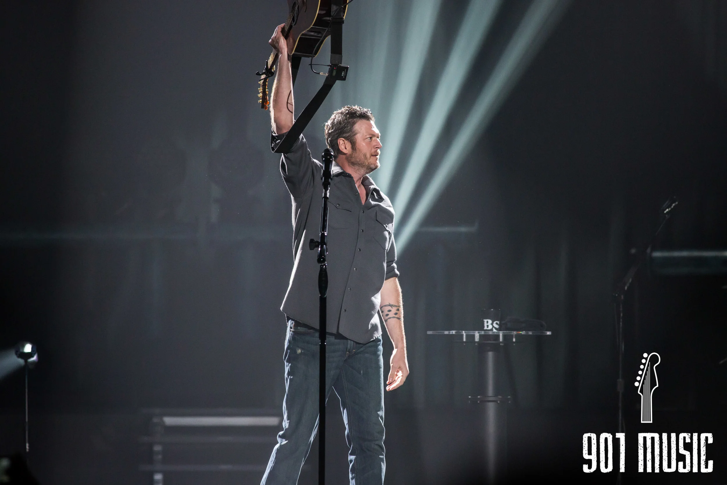 na-03032016-Blake Shelton-6.jpg