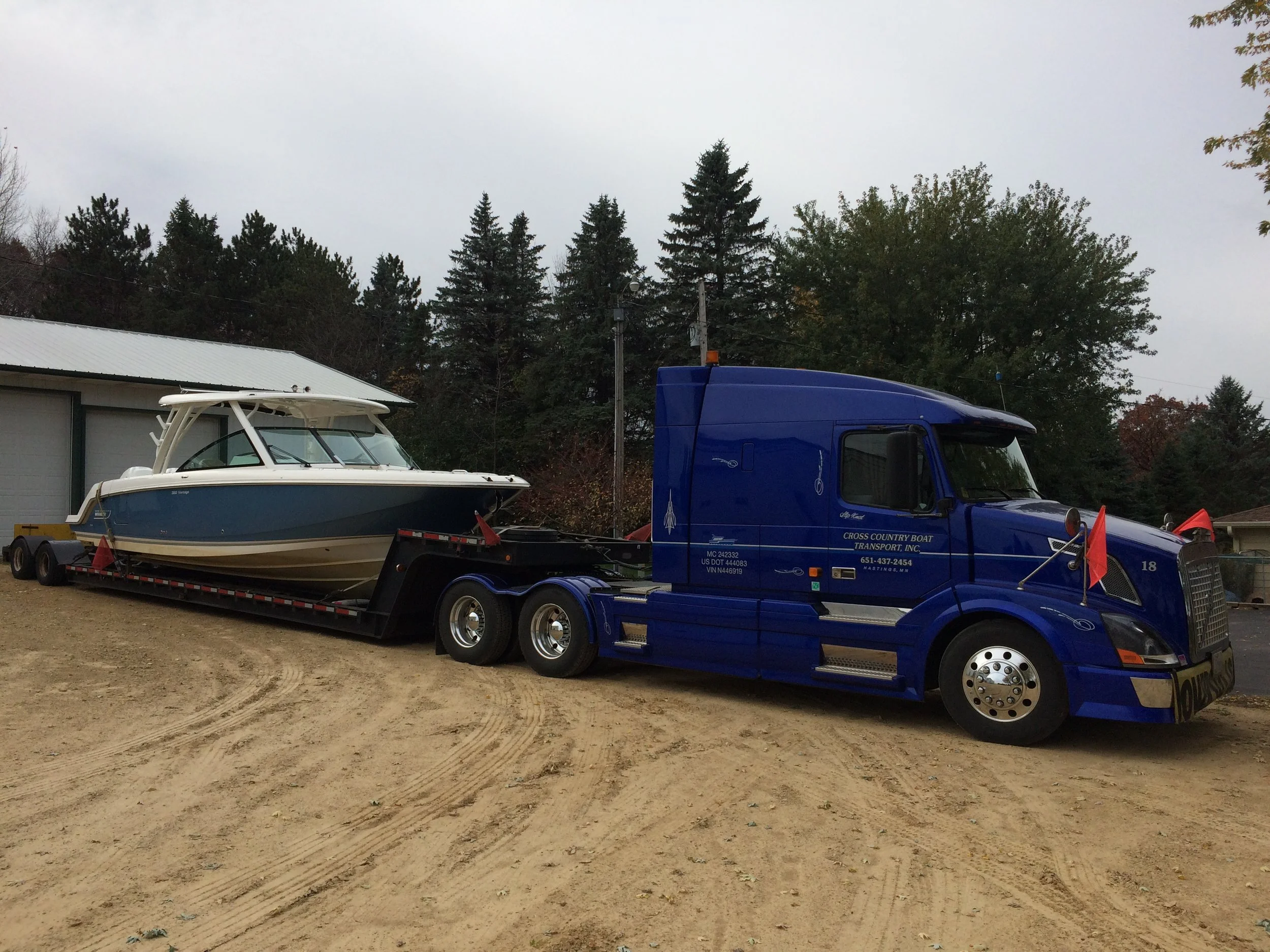 2017 Boston Whaler 32 Vantage 