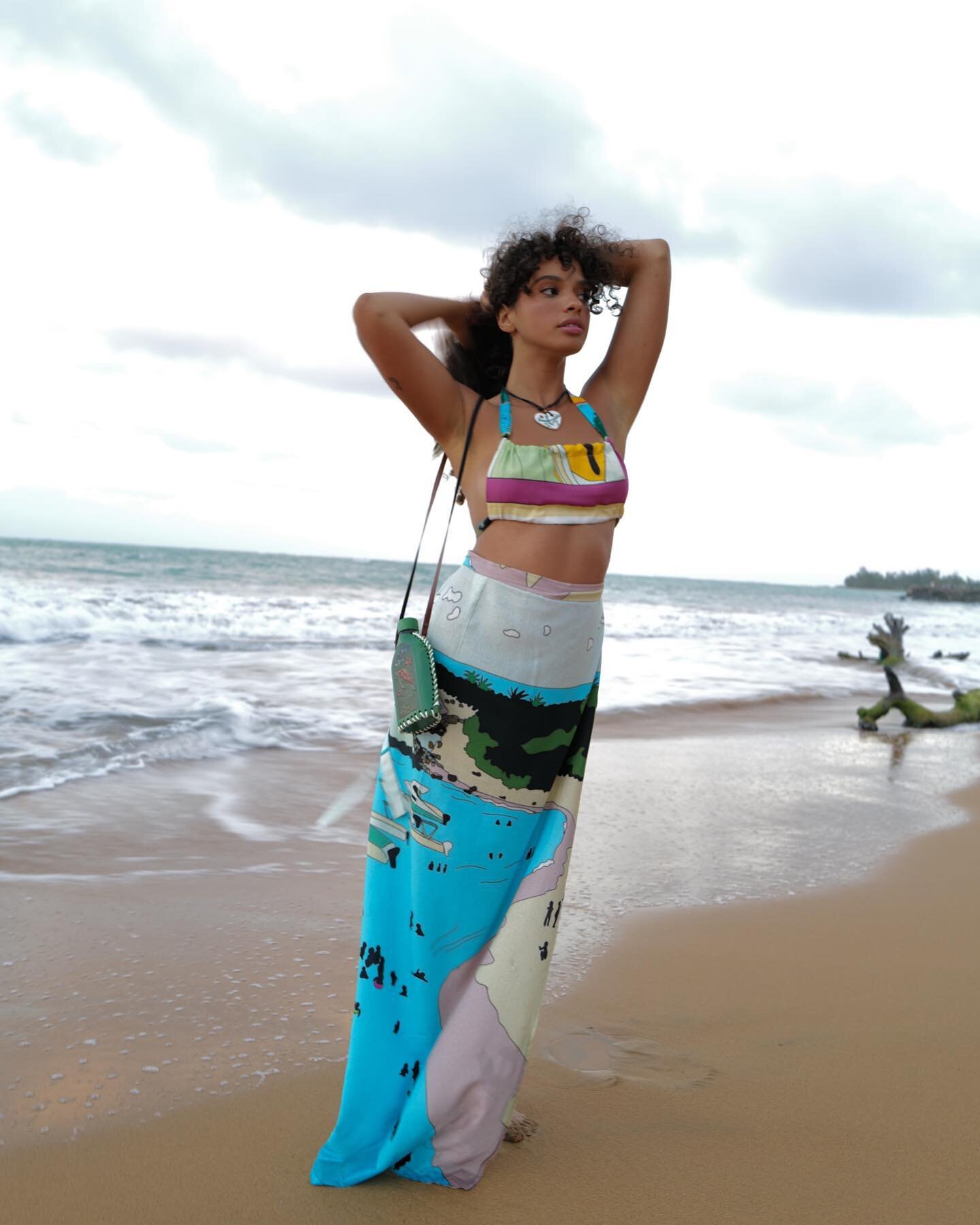 Comfy at the beach 
@_zulmagm wears the wrap slit skirt &amp; reversible top