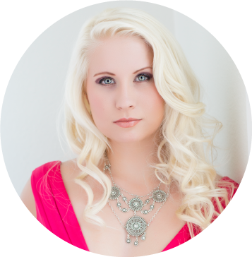 Savannah-Smith-branding-headshot.png