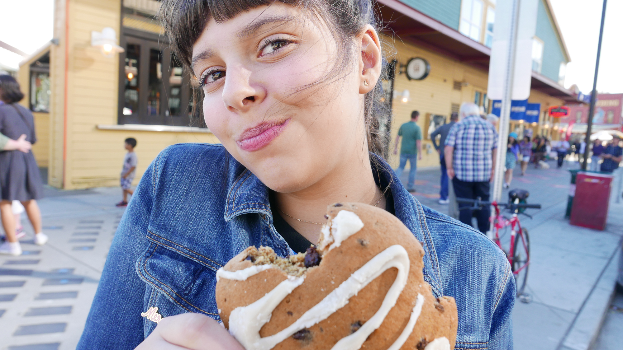 Cinnamon Works Seattle Pike Place Market desserts Review 