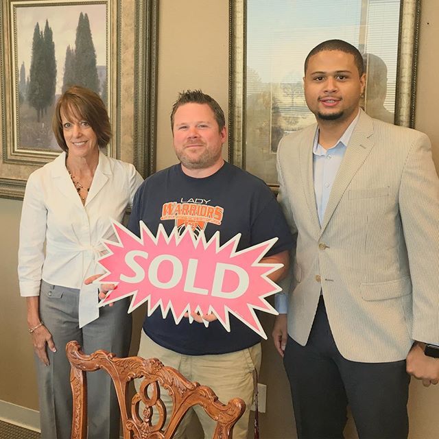 Found my friend a home within a week and we closed within 25 days! Who do you know that needs help with purchasing a home or selling their home? Contact me! #ZaiSellsATL #realtor #realestate #homesforsale #atlanta #ATL