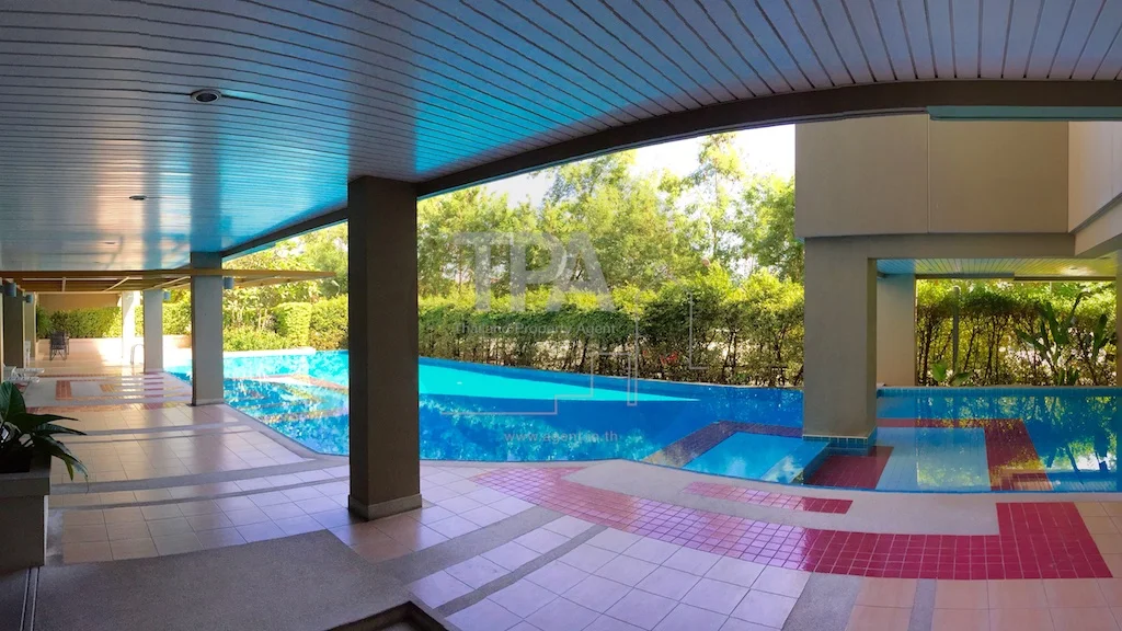 สระว่ายน้ำ