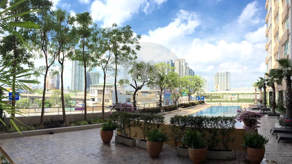 สระว่ายน้ำ