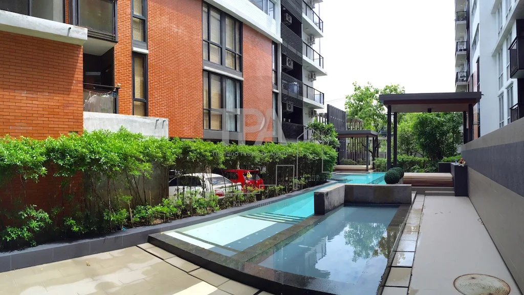 สระว่ายน้ำ