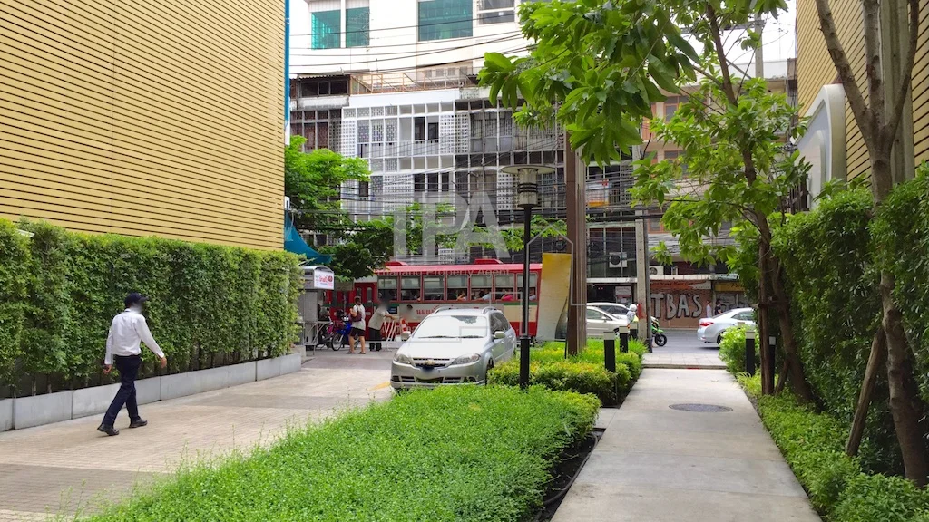 ทางเข้าโครงการด้าน ถนนราชปรารภ