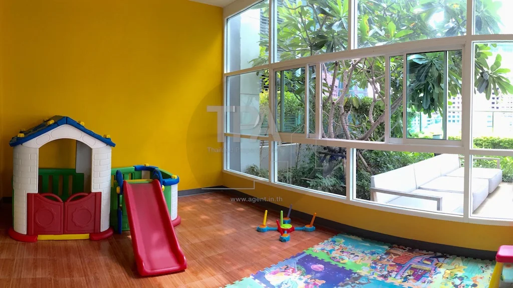 สนามเด็กเล่น