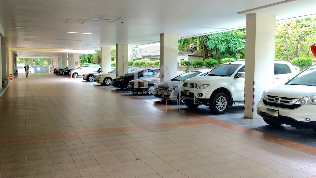 ที่จอดรถ