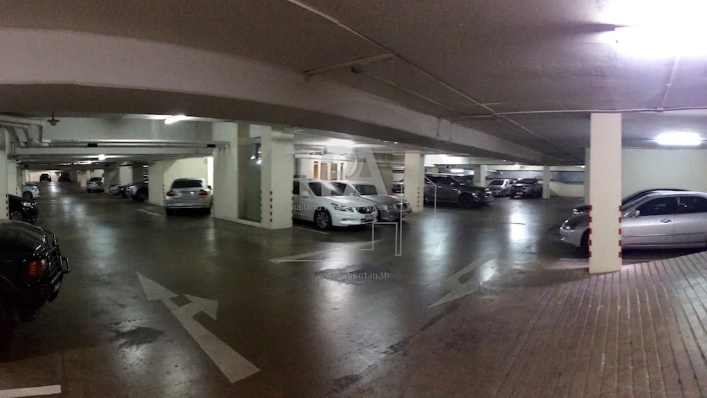 ที่จอดรถ ใต้ดิน