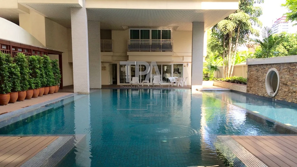 สระว่ายน้ำ