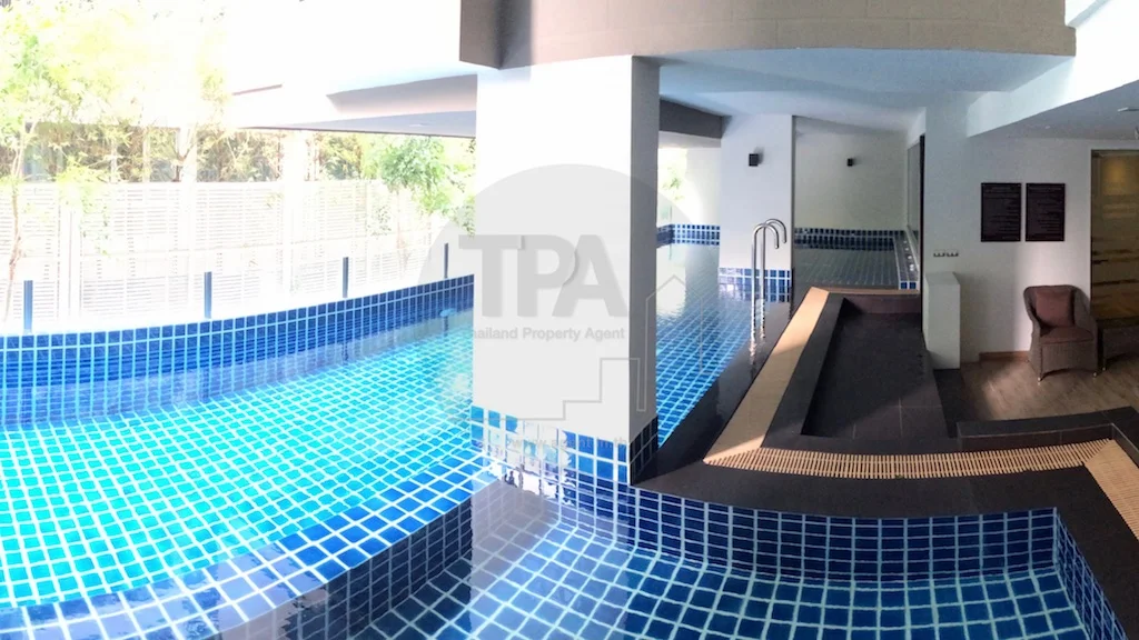 สระว่ายน้ำ