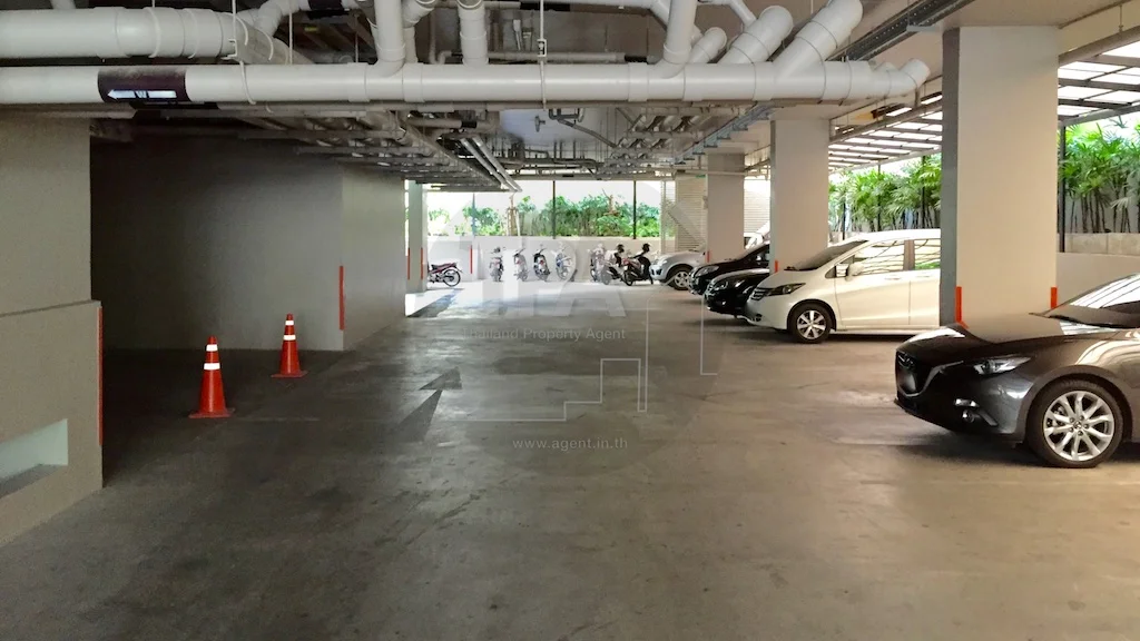 ที่จอดรถ