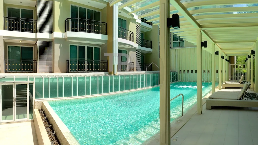 สระว่ายน้ำ